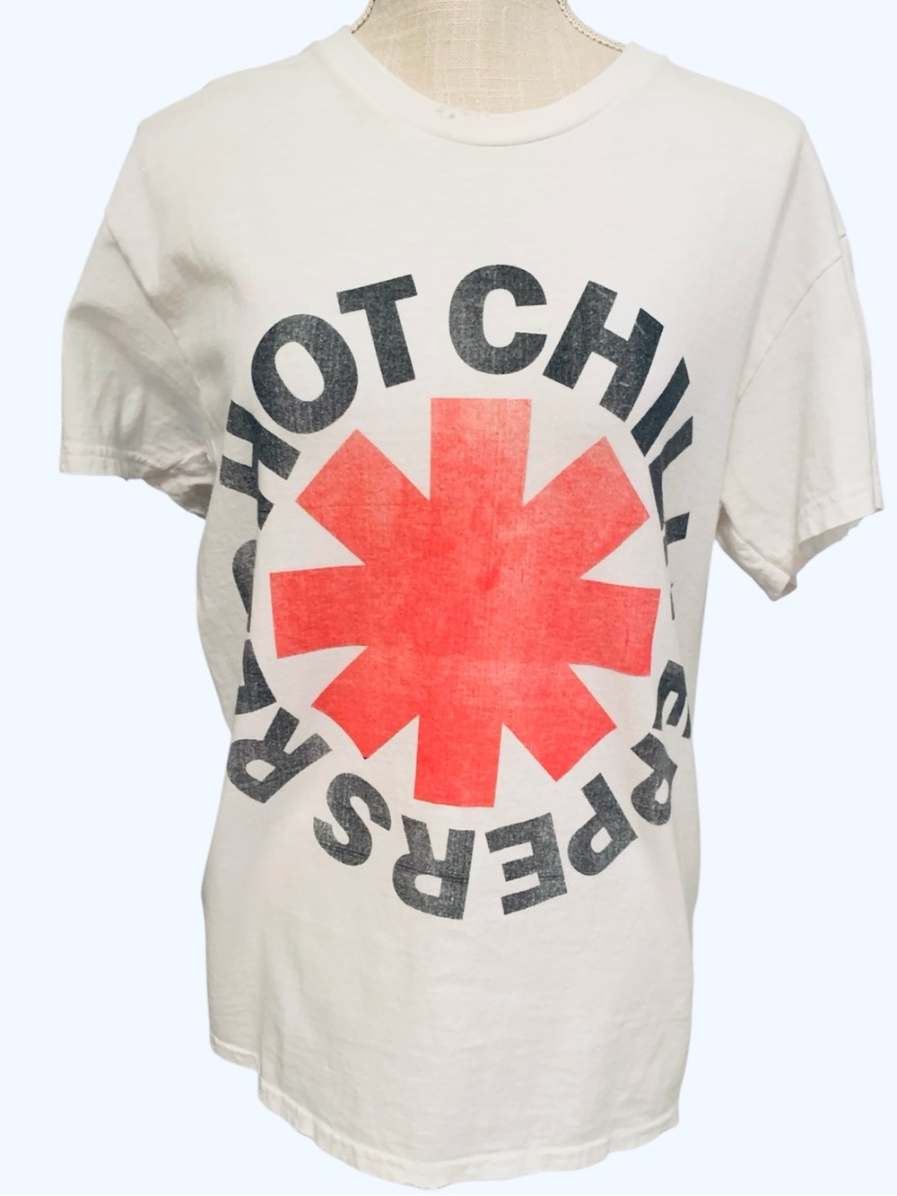 🔥RED HOT CHILI PEPPERS🔥DISTRESSED, ROUND NECK, SHORT SLEEVE TEE. NWOT!